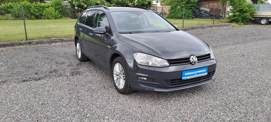 VW Golf grau Seitenansicht